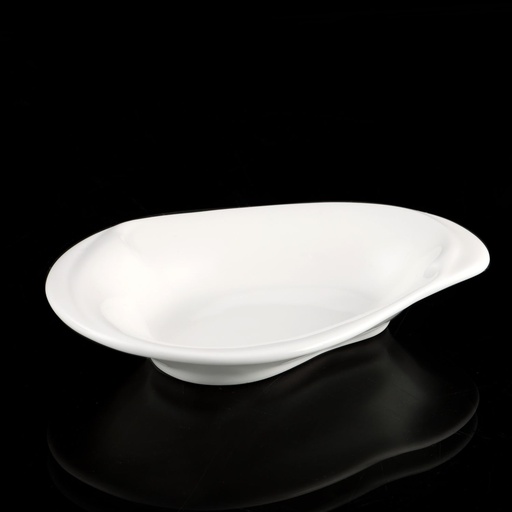 [13-253] Ivory Porcelain Mussel Shape Plate 6"